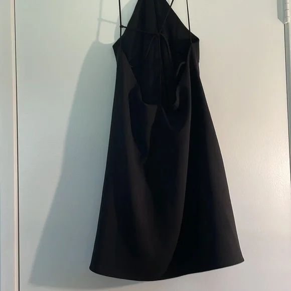 Great deal! Sexy black dress with open back - Picture 2 of 6